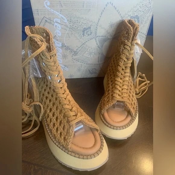 💫HP‼️💫 NIB FREE PEOPLE Luca Lace-up Sandal in Tan, Sizes 6.5 & 8 - Picture 4 of 12